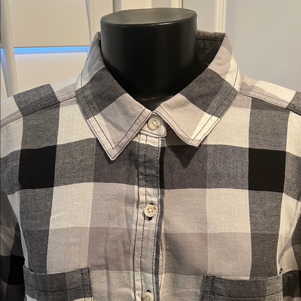 Black & White Check Button-Down Shirt - Picture 2 of 5